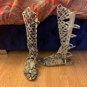 Stuart Weitzman Aphrodite Gladiator Sandals sz 7